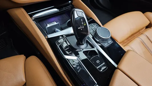 BMW 5 Series (G30) 520i 2022 8