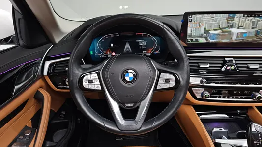 BMW 5 Series (G30) 520i 2022 12