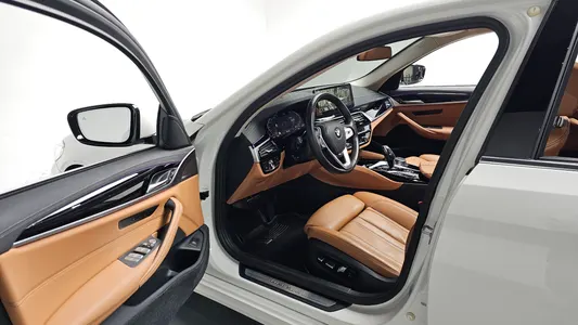 BMW 5 Series (G30) 520i 2022 9
