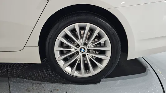 BMW 5 Series (G30) 520i 2022 21