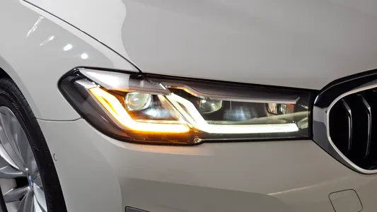 BMW 5 Series (G30) 520i 2022 22