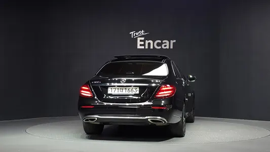 Mercedes-Benz E-Class W213 E300e 2019 4