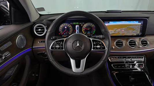 Mercedes-Benz E-Class W213 E300e 2019 13