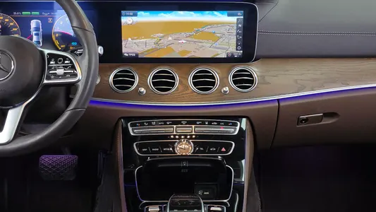 Mercedes-Benz E-Class W213 E300e 2019 14