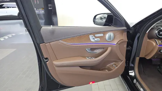 Mercedes-Benz E-Class W213 E300e 2019 24