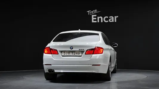 BMW 5 Series (F10) 528i 2012 4
