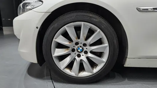 BMW 5 Series (F10) 528i 2012 5