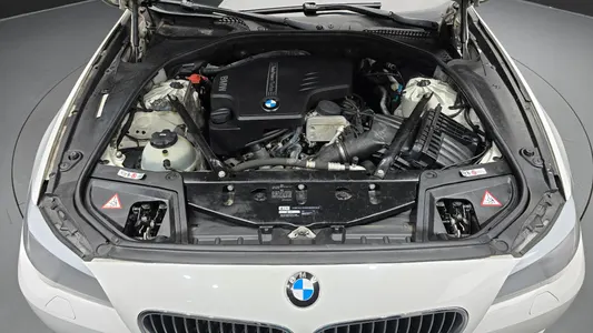 BMW 5 Series (F10) 528i 2012 6