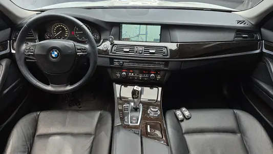 BMW 5 Series (F10) 528i 2012 7