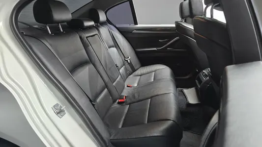 BMW 5 Series (F10) 528i 2012 11