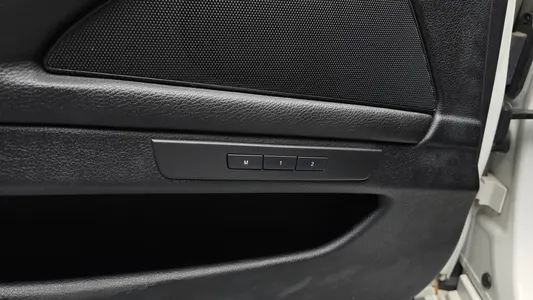 BMW 5 Series (F10) 528i 2012 16