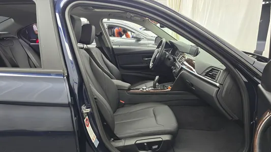 BMW 3 Series (F30) 320i 2013 11