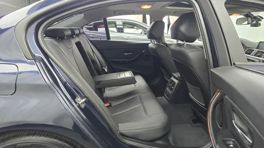 BMW 3 Series (F30) 320i 2013 12