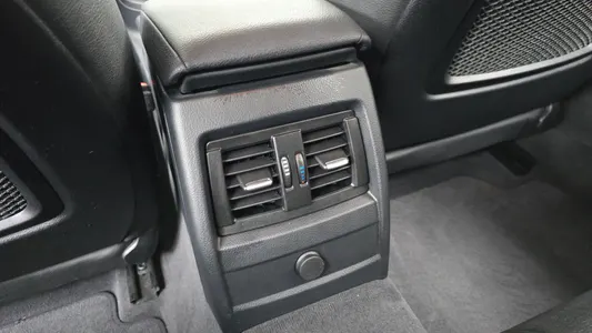 BMW 3 Series (F30) 320i 2013 19