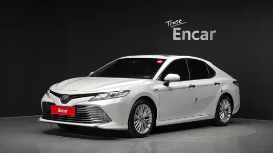 Toyota (XV70) 2.5 XLE 2018