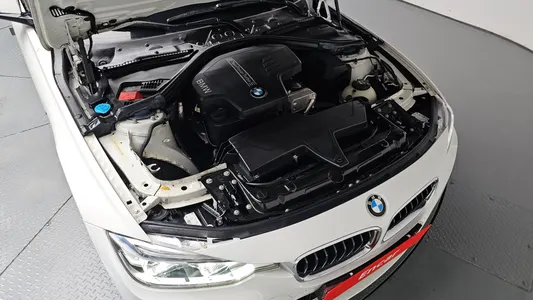 BMW 3 Series (F30) 320i M 2017 5