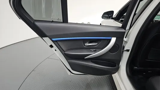 BMW 3 Series (F30) 320i M 2017 25