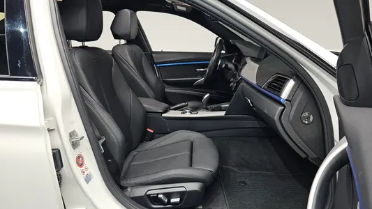 BMW 3 Series (F30) 320i M 2017 26