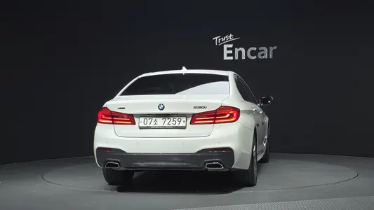 BMW 5 Series (G30) 530i xDrive M 2017 4