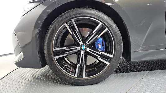 BMW 3 Series (G20) 320i M 2025 4