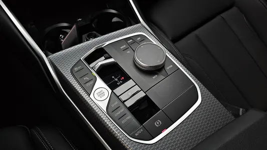 BMW 3 Series (G20) 320i M 2025 8