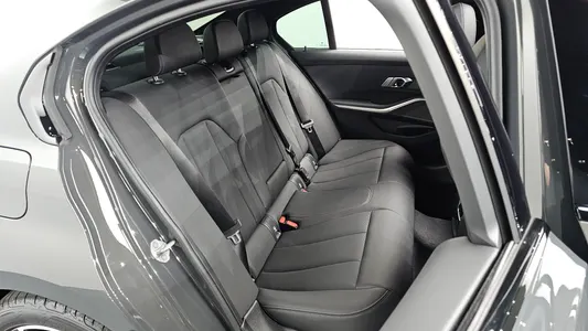 BMW 3 Series (G20) 320i M 2025 10