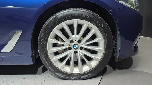 BMW 5 Series (G30) 530i xDrive 2019 21