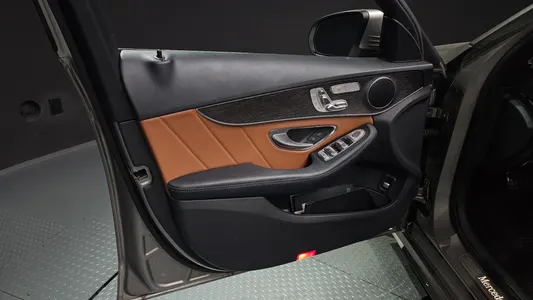 Mercedes-Benz C-Class W205 C220 d 4MATIC AMG Line 2019 24