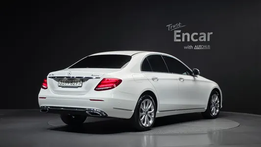 Mercedes-Benz E-Class W213 E220d 4MATIC 2020