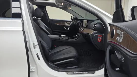 Mercedes-Benz E-Class W213 E220d 4MATIC 2020 26