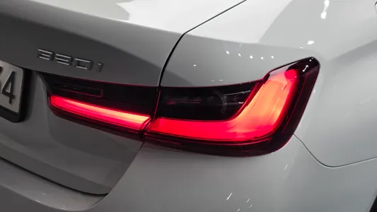 BMW 3 Series (G20) 320i 2023 23