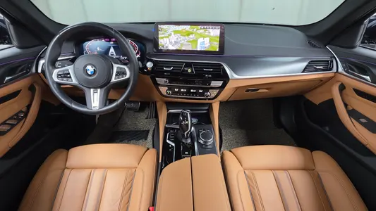 BMW 5 Series (G30) 520i M 2023 6