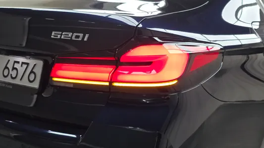 BMW 5 Series (G30) 520i M 2023 23