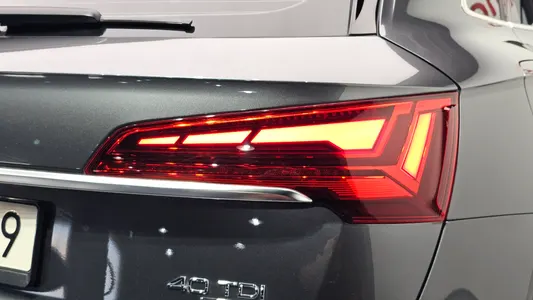 Audi Q5 (FY) 40 TDI 2021 23