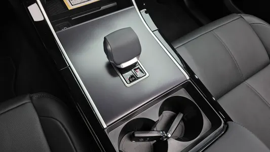 Land Rover 레인지로버 벨라 2.0 P250 SE 2025 13