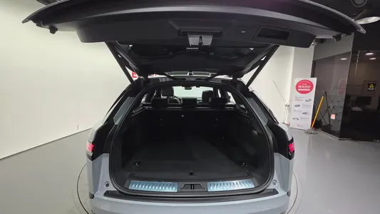 Land Rover 레인지로버 벨라 2.0 P250 SE 2025 10