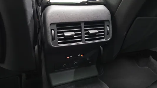 Land Rover 레인지로버 벨라 2.0 P250 SE 2025 18