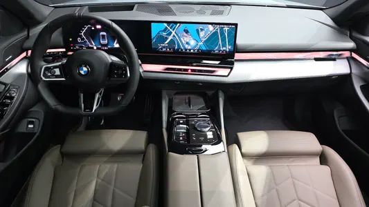 BMW 5 Series (G60) 520i M 2025 6