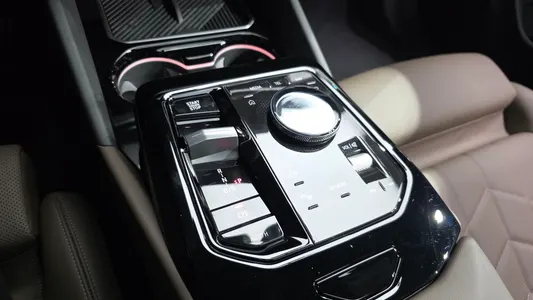 BMW 5 Series (G60) 520i M 2025 8