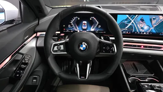 BMW 5 Series (G60) 520i M 2025 12