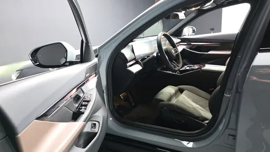 BMW 5 Series (G60) 520i M 2025 9