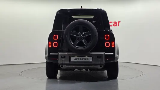 Land Rover (L663) 110 P300 X- SE 2025 6