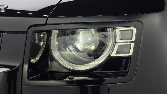 Land Rover (L663) 110 P300 X- SE 2025 17