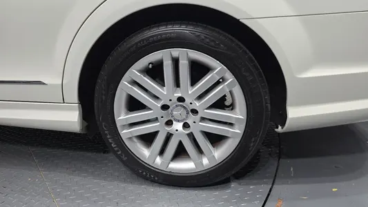 Mercedes-Benz C-Class W204 C230 2007 21
