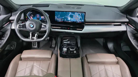 BMW 5 Series (G60) 520i M 2023 6