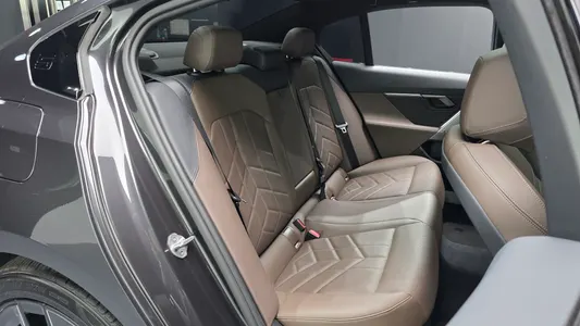 BMW 5 Series (G60) 520i M 2023 10