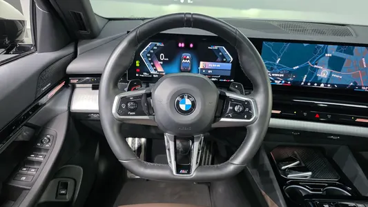 BMW 5 Series (G60) 520i M 2023 12