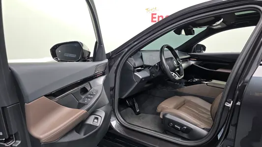 BMW 5 Series (G60) 520i M 2023 9