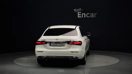 Mercedes-Benz E-Class W213 E220d 4MATIC 2023 4
