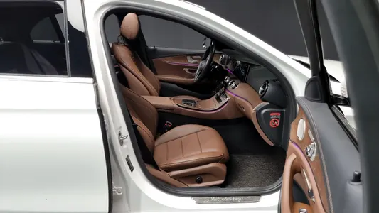 Mercedes-Benz E-Class W213 E220d 4MATIC 2023 11